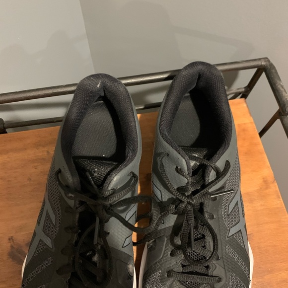 ASICS volleyball shoes - Picture 2 of 3